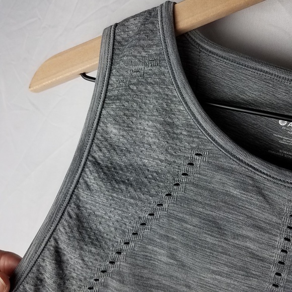 *SOLD* Athleta Heathered Gray Sleeveless Top Large - Picture 4 of 8